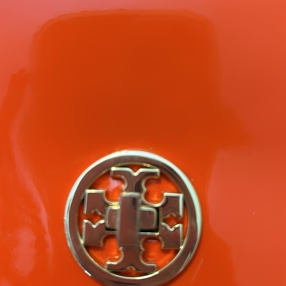 Tory Burch Orange Patent Leather Adalyn Crossbody Bag - Picture 4 of 10